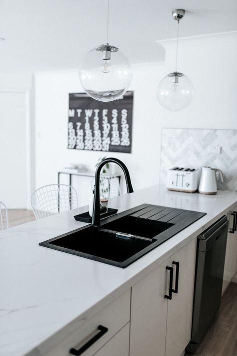 The Abey Schock Signus sink has straight lines and appeal, this sink fits⁠ perfectly into any style of kitchen offering exceptional strength and durability. Available in various bowl combinations and 3 colours. Black Sink In White Kitchen, White Worktop Black Sink, White Kitchen Countertops, Kitchen Renos, White Worktop, White Kitchen Sink, White Bench, Black And White Kitchen, Black Sink