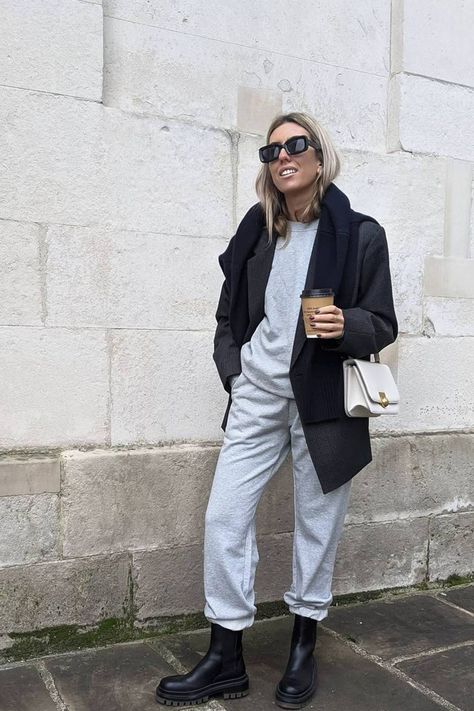 Dress Up Sweatpants, Tracksuit Outfit Women, Track Suit Outfit, Best Sweatpants, Gray Sweatpants Outfit, Yellow Tracksuit, Grey Sweatsuit, Track Suits Women, Grey Tracksuit