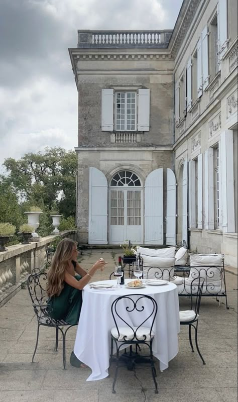 French Lifestyle Parisian Chic, Hanna Schonberg, Countryside Outfit, Lifestyle Content Creator, Instagram Heart, Bordeaux France, Lifestyle Content, Luxury Aesthetic, Europe Summer