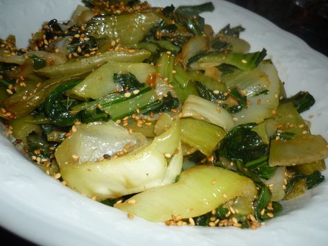 PAK CHOI SAUTE A L’AIL ET AU GINGEMBRE - " Du jardin et du marché à l'assiette et à la bouche ! " Pack Choi Recipes, Vegan Pak Choi Recipes, Pok Choi, Growing Pak Choi, Stir Fry With Bock Choy, Pak Choy, Choy Sum, Pak Choi, Kale