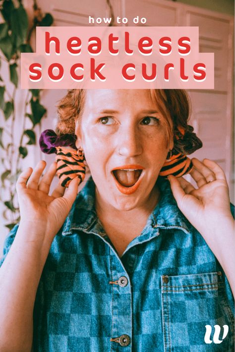 I love doing the sock hair curls method for bouncy heatless curls. This sock curl trend is going around TikTok, here's how to actually pull it off! Start with damp hair and two pairs of socks.... Curling Hair With Socks, Curl Method, Curling Fine Hair, No Heat Curls Overnight, Heartless Curls, Sock Curls, Red Hair Looks, Curls No Heat, Overnight Curls