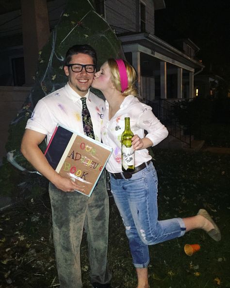 Carl and Ellie from Up! DIY adorable 'painting the mailbox' Halloween costume. Pixar Up Family Costumes, Carl And Ellie Halloween Costume, Carl Ellie Costume, Ellie From Up Costume, Up Couple Costume Carl And Ellie, Carl And Ellie Costume, Up Boy Scout, Mom And Dad Costumes, Ellie Costume