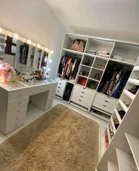 Dressing Room Decor, Dressing Room Closet, Dream Closet Design, Luxury Room Bedroom, Luxury Closets Design, Beauty Room Decor, Wardrobe Room, Future Apartment Decor, Closet Decor