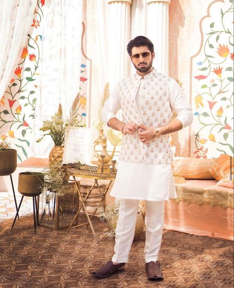 Stylish Kurta, White Kurta Pajama Men Weddings, White Kurta Pajama Men With Jacket, Engagement Dress For Groom, Indian Wedding Suits Men, Indian Wedding Clothes For Men, Man Dress Design, Nehru Jacket For Men, Green Wedding Suit