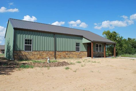 This charming Decatur Metal Home by HL Custom Homes Barndominium is full of great details that make it feel ready to host all kinds of fun moments. This builder went outside the box with some different choices than are typically made with barndominiums, which has resulted in some very cool effects. There’s a huge loft … Green Metal Building, Green Barndominium, Barndominium Lots Of Windows, Colony Green Metal Building, Michigan Barndominium, Barndo Minimum Exterior, Barndominium Michigan, Stillwater Barndominium, Build A Barndominium