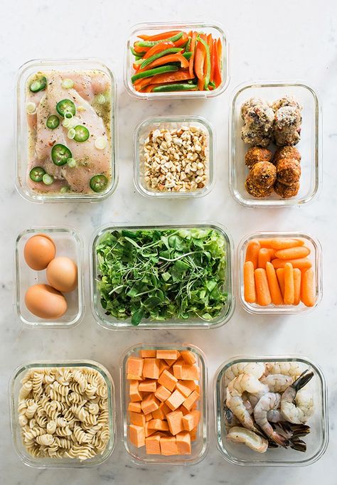 How to Prepare for A Week’s Worth of Dinners In Just A Few Hours Ingredient Prep For The Week, Easy Weekday Meals, Sunday Meal Prep, Supper Recipes, Batch Cooking, Meal Prep For The Week, 30 Minute Meals, Easy Meal Prep, Healthy Meal Prep