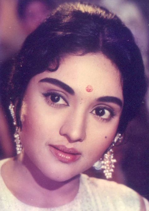 #Vyjayanthimala in #Sangam Vaijayanti Mala, Padmini Kolhapure, Sri Devi, Dilip Kumar, South Film, Bollywood Pictures, Retro Bollywood, Indian Star, Indian Cinema