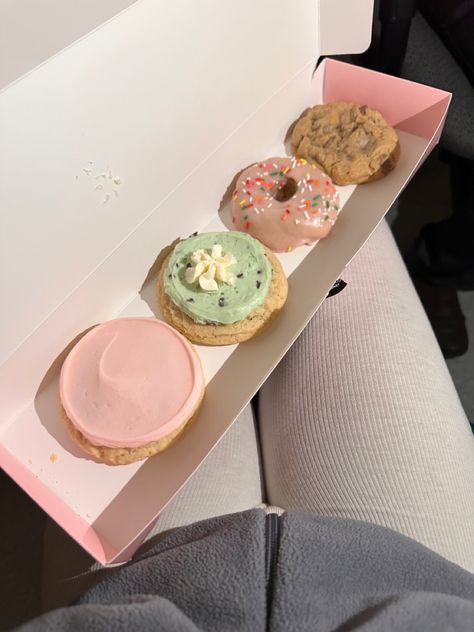 Crumbs Aesthetic, Crumbl Minis, Crumbl Aesthetic, Cookies Like Crumbl, Aesthetic Crumbl Cookies, Aesthetic Food Donut, Cute Baking, Food Therapy, Food Menu