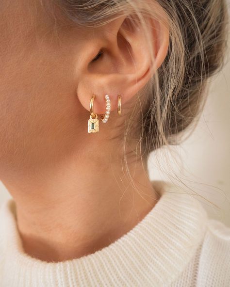 Simple Triple Ear Piercing, Ear Piercing 4 Holes, Third Ear Pearcing, Three Hole Piercing, 3 Pericing Ideas Ears, 3 Eat Piercings, Good Earrings Aesthetic, Three Pierced Earrings, Two Hoop Earrings