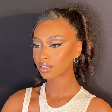 @paixxd face will forever have me in a chokehold #makeup ✨🔪 | Instagram The Lover Style, Makeup Black Skin, Glamour Makeup Looks, Brown Makeup Looks, Lover Style, Vintage Makeup Looks, Brown Girls Makeup, Pretty Makeup Looks, Makeup For Black Skin