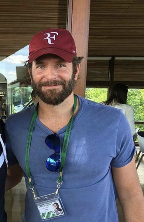 Bradley Cooper Bradley Cooper Boyfriend Material, Bradley Cooper Beard, Bradley Cooper A Star Is Born, Bradley Cooper Selfie, Bradley Cooper Aesthetic, Bradley Cooper Shirtless, Bradley Cooper Hot, Bradley Cooper Hair, Brad Cooper