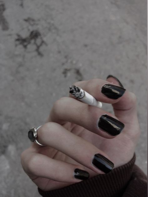 aesthetic black nails cigarette davidoff thin fingers hand goth black ring filter grunge dark academia goth emo Black Chipped Nails Aesthetic, Chipped Nail Polish Aesthetic Grunge, Nails And Ciggaretes, Black Nails Chipped, Black Rings Aesthetic Men, Black Painted Nails Aesthetic, Alt Rings Aesthetic, Rings Goth Aesthetic, Alt Black Nails