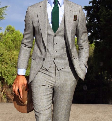 Grey Suit Aesthetic Men, Mafia Suit, Mafia Bf, Terno Slim, Style Gentleman, Grey Suit Men, A Man In A Suit, Suit Combinations, Man In A Suit