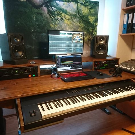 Music Studio Desk Ideas, Editing Desk, Music Studio Desk, Dorm Room Setup, Piano Living Rooms, Recording Studio Desk, Home Studio Design, Home Studio Desk, Piano Desk