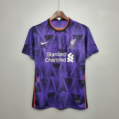 Camisa Liverpool, Sport Wear, Soccer Jersey, Liverpool, Stylish Outfits, Graphic Tshirt, Soccer, Mens Graphic Tshirt, Mens Tshirts