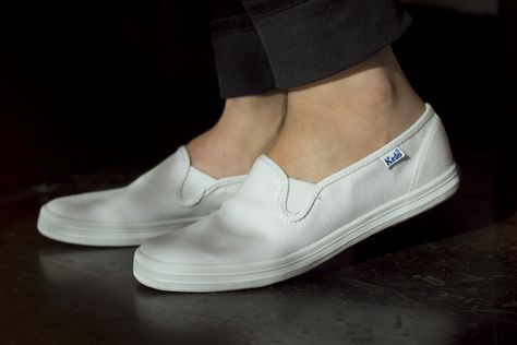 Keds Slip On Shoes Outfit, Casual Comfortable White Slip-ons, White Slip-on Slip-resistant Sneakers, Keds White Sneakers, Keds Slip On, Keds Outfits, Keds Champion, Feminine Shoes, Keds Style