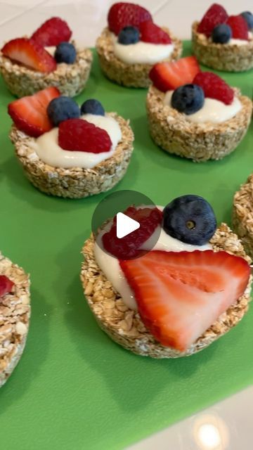 Matt Brody DeJesus on Instagram: "Protein Berry Cups 🧁   Ingredients: 3 cup oats (240g) 2 tbsp peanut butter powder + 1.5 tbsp water  6 tbsp sugar free syrup   Toppings: 3/4 cup Fage 0% Greek yogurt mixed with 1 scoop whey protein  Mixed Berries 1.5 cup  Makes 12 large cups Preheat the oven to 375F (20mins)   Directions  1.  Mix the base ingredients together and pack into a muffin tray*. I used a tablespoon to press down the middle so you have a cup shape. 2.  Bake for about 20 minutes until light brown and crispy. Leave in the tray to cool and harden 3.  When ready to serve top with greek yogurt/protein mix and mixed berry’s   Macros (Makes 12 Berry Cups)  Cals: 825 Pro: 58g Carbs: 125g Fats: 11g   Macros Per berry cup Cals: 69 Pro: 5g Carbs: 11g Fats: 1g  #fatloss #buildmuscle #proteinr Berry Cups, Yogurt Protein, Butter Powder, Protein Mix, Peanut Butter Powder, Sugar Free Syrup, Muffin Tray, Protein Snacks, Mixed Berries