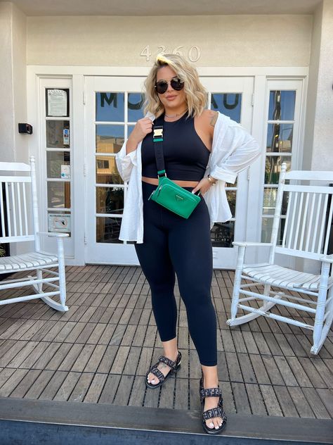 Trendy Mom Outfits Summer, Plus Size Summer Shorts, Mom Outfits Summer, Chic Spring Outfits, Curvy Summer Outfits, Athleisure Outfits Summer, Trendy Mom Outfits, Curvy Casual Outfits, Summer Outfits Curvy