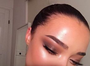 Thick Eyebrow Shapes, Maquillaje Kylie Jenner, Shaping Brows, Straight Eyebrows, Straight Brows, Eyebrow Shapes, Tweezing Eyebrows, Arched Eyebrows, Makeup Tip