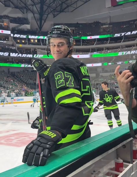 Dallas Stars Aesthetic, Dallas Stars Wallpapers, Mason Marchment, Nhl Wife, Star Gif, Dallas Stars Hockey, Hockey Rules, Cowboy Pictures, Stars Hockey