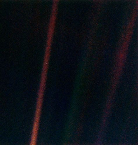 This narrow-angle color image of the Earth s a part of the first ever "portrait" of the solar system taken by Voyager 1. Voyager Spacecraft, Voyager 1, Photo Timeline, Water Heating Systems, Solar Powered Lamp, Advantages Of Solar Energy, Pale Blue Dot, Earth Images, Solar System Planets