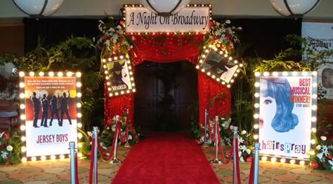 broadway themed party | Broadway Theme http://tihati.com/conv_theme_broadway.php Broadway Theme, Deco Cinema, Hollywood Birthday Parties, Oscars Party Ideas, Broadway Party, Red Carpet Theme, Hollywood Birthday, Hollywood Night, Hollywood Party Theme