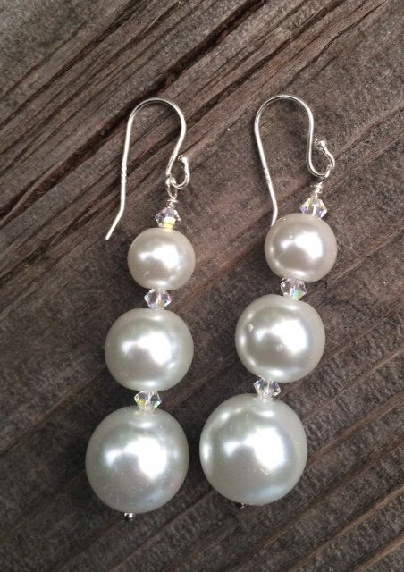 White Pearl Drop Earrings For Jewelry Making, Handmade Elegant White Pearl Earrings, Elegant Handmade Pearl Drop Earrings, Elegant Beaded Earrings With Pearl Charm For Gift, Elegant Beaded Drop Earrings With Pearl Charm, Diy Pearl Earrings, Beaded Earrings Diy, Silver Jewelry Design, Leaf Jewelry