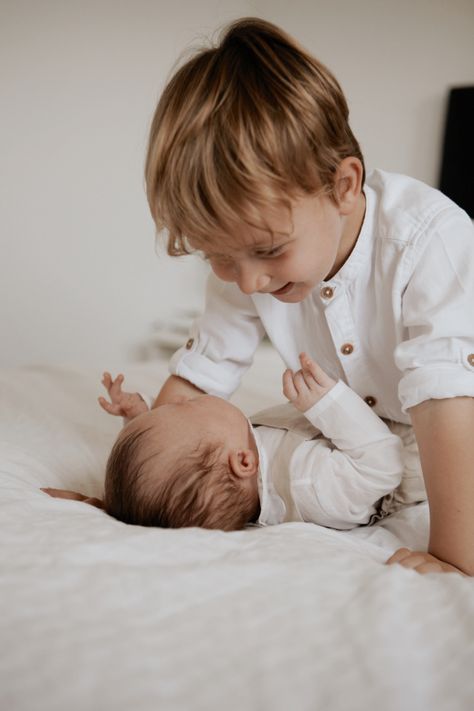 Newborn Brothers Photography, Newborn Photo Poses With Siblings, Brother Brother Photography, Sibling Bed Photoshoot, Newborn Photos With Brother, Newborn With Brother Photography, Newborn And Brother Photography, 2 Brother Photoshoot, Brother Sister Newborn Pictures