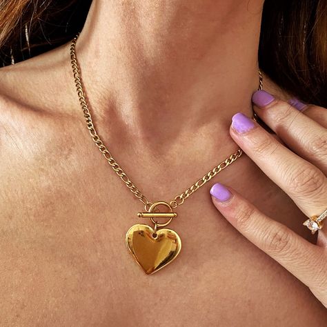 Heart Charm Necklace, Necklace Big, Gold Heart Necklace, Beautiful Necklace, Big Heart, Toggle Clasp, Long Chain, Gold Heart, Heart Of Gold