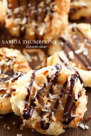 Thumbprint Cookies With Icing, Thumbprint Cookie Recipes, Cookies Thumbprint, Cookies With Coconut, Chili Easy, Thumbprint Cookie, Thumbprint Cookies Recipe, Gooey Caramel, Cookies Soft