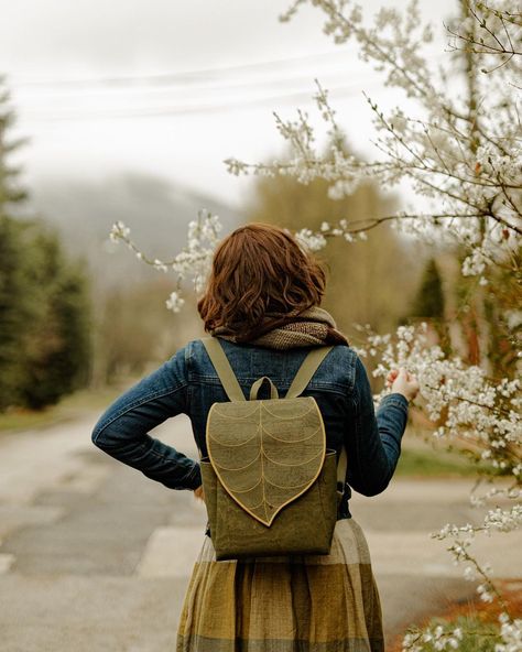 Leafling Bags / Cottagecore on Instagram: “On a rainy spring day...” Bags Cottagecore, Cottagecore Backpack, Alien Cowboy, Goblincore Fashion, Earth Aesthetic, Cottagecore Bag, Cottage Aesthetic, Hobbies Creative, Leather Leaf