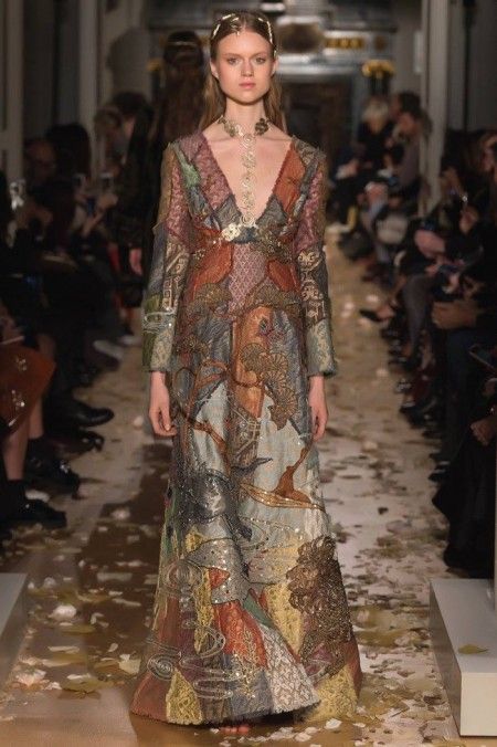 Valentino Spring 2016 Haute Couture: Free Spirit Moda Kimono, Valentino Runway, Haute Couture Looks, 2016 Couture, Valentino Gowns, Boho Inspo, Valentino Haute Couture, Valentino Couture, Estilo Boho Chic