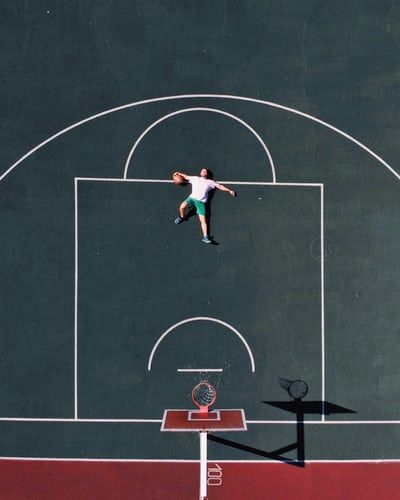 Basketball Court Photoshoot, Ring Basket, Basketball Ring, Free Basketball, Street Basketball, Basketball Systems, Bola Basket, Basketball Shooting, Basketball Posters