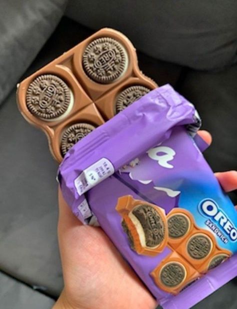 Chocolate Bar Aesthetic, Milka Aesthetic, Being Broke, Junk Food Snacks, Yummy Comfort Food, Think Food, Sweet Snacks Recipes, Oreo Cookies, Food Snapchat