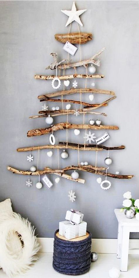 Alternative Christmas Tree Diy, Alternative Christmas Tree Ideas, Diy Christmas Tree Topper, Christmas Tree Decorating Themes, Sustainable Christmas, Flocked Christmas Trees Decorated, Alternative Christmas, Alternative Christmas Tree, Genius Ideas