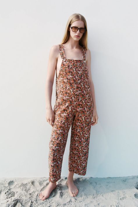 Zara Outlet, Romper Designs, Floral Print Jumpsuit, Zara Jumpsuit, Zara New, Print Jumpsuit, Long Jumpsuits, Printed Jumpsuit, Zara United States