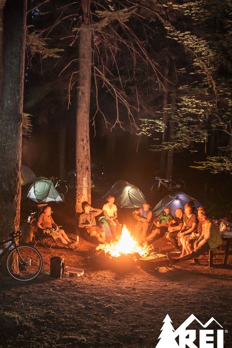 Camping Ideas For Couples, Night Camping, Kayak Camping, Camping Aesthetic, Camping Destinations, Camping Games, Camping Glamping, Camping Lights, Camping Life