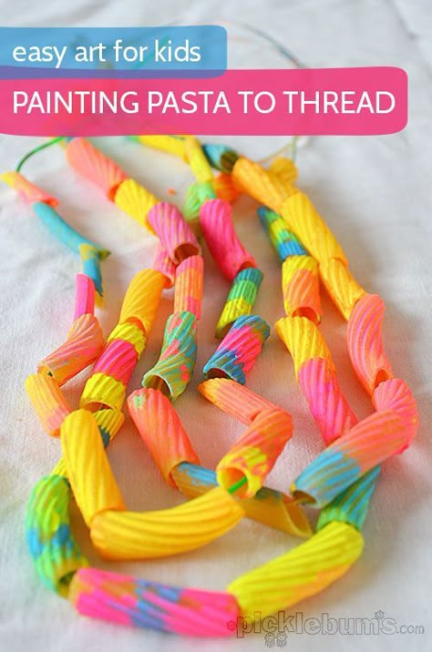 Painting pasta to thread - this was so much fun and the cool fluro pasta made great necklaces! Kunst For Barn, Easy Art For Kids, Diy Projektit, Kids Painting, Mothers Day Crafts For Kids, Daycare Crafts, Easy Art, Toddler Art, Childrens Crafts