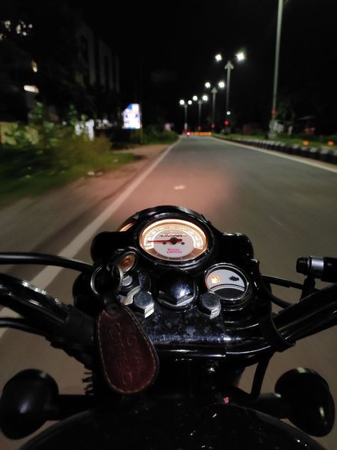 Night Sky Photography Stars, Bike Night Ride Snapchat, Snapchat Night, Night Bike Ride Video, Boys Attitude Pics Hd, Before Exam, Night Rides Car, Night Bike Ride, Bullet Bike Royal Enfield