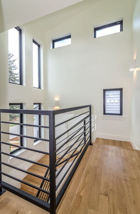 Horizontal Stair Railing, Hallway Modern, Indoor Railing, درج السلم, Interior Stair Railing, Modern Railing, Modern Stair Railing, Stairs Design Interior, Balcony Railing Design