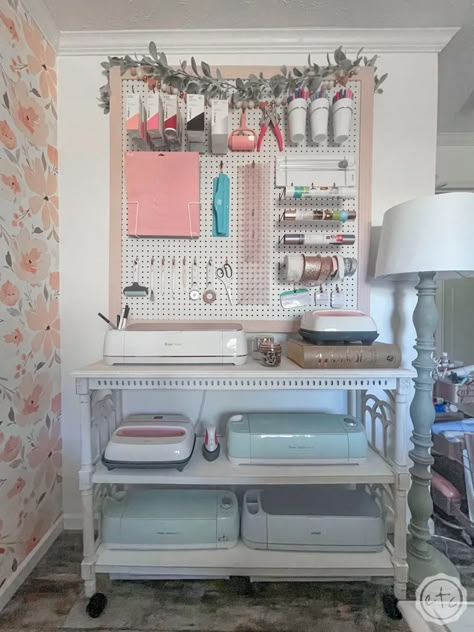 Blush Pink Craft Room, Craft Room Makeover Ideas, Simply Tidy Craft Room Ideas, Spare Bedroom Craft Room Ideas, Pink And Gold Craft Room, Craft Area Ideas, Pegboard Craft Room Organizing Ideas, Pink Sewing Room, Craft Room Layout