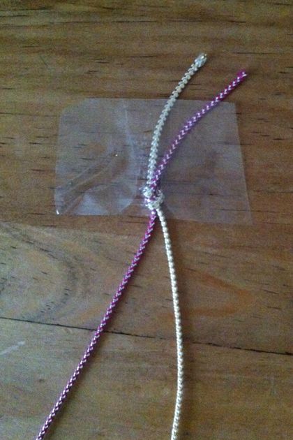 diy-easy-friendship-bracelet-tutorial-2 Diy Friendship Bracelets Easy, Friendship Bracelet Tutorial, Diamond Friendship Bracelet, String Friendship Bracelets, Friendship Bracelets Easy, String Bracelet Patterns, Diy Friendship Bracelets Tutorial, Friendship Bracelet Patterns Easy, Cute Friendship Bracelets