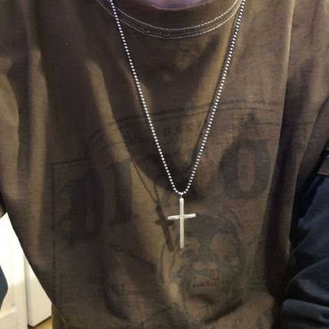 Cross Necklace Aesthetic, Manly Jewelry, The Night Beyond The Tricornered, Evil Eye Ring Silver, Cross Gothic, Punk Rock Jewelry, Mens Cross Necklace, Necklace Aesthetic, Necklace Outfit