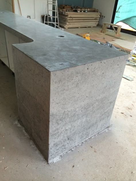 Concrete Cafe, Salon Equipment Furniture, Concrete Bar, Cafe Counter, Bakery Design Interior, Copper Tiles, Retail Store Interior Design, Concrete Counter, Retail Store Interior