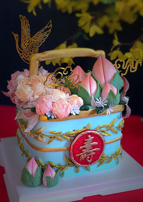 Chinese Cake Design, Wedding Cake Chinese, Longevity Cake, Peach Items, Chinese New Year Cake, Chinese Birthday, Chinese Cake, Cupcake Tutorial, New Year's Cake