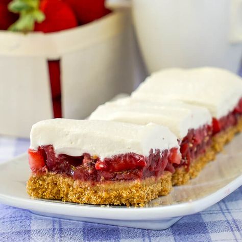 Strawberry Pie Bars, with no artificial colors or flavors. Our fresh strawberry pie filling meets a graham cracker crust in these easy to make dessert bars. Strawberry Pie Bars, Best Pecan Pie, Make Dessert, Fresh Strawberry Pie, Pie Bar Recipes, Strawberry Pie Filling, Rock Recipes, Pecan Pie Bars, Easy To Make Desserts