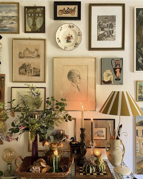 Vintage Eclectic Decor, Eclectic Decor Vintage, Apartment Needs, Thrifted Home, Maximalist Interior, House Vibes, Wall Art Gallery, Interiors Dream, Gallery Wall Decor