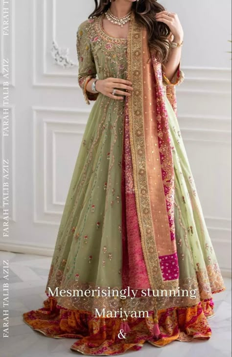 Mehndi Green Combination, Mehndi Outfit Ideas Bridesmaid, Mehndi Guest Outfit Pakistani, Sanchak Dresses, Mehndi Outfit Bridesmaids, Mehndi Bride Dress, Mehndi Dress For Bride, Pakistani Bridal Couture, Mehndi Bride