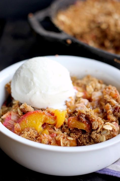 Peach Rhubarb Skillet Crisp (gluten-free option, vegan option) Nut Desserts, Peach Rhubarb, Gluten Free Cobbler, Fruit Crisp Recipe, Rhubarb Cobbler, Yummy Pies, Raspberry Rhubarb, Peach Raspberry, Best Gluten Free Desserts