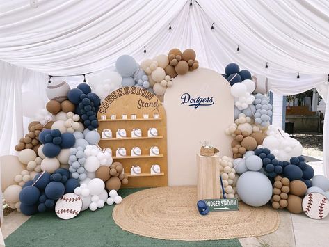 Dodgers 1st Birthday Party, Baseball Decorations Party, Dodgers Theme Party Ideas, Dodgers Theme Birthday Party, Dodgers Party Decorations, Sandlot Baby Shower Ideas, Baseball Theme Baby Shower Ideas, Baseball Themed Baby Shower Ideas, Dodger Birthday Party Ideas